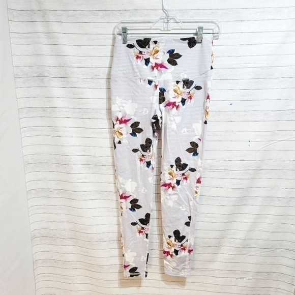 NHiM FLORAL GRAY STRIPED LEGGINGS, SZ MEDIUM, LIKE NEW! SUPER CUTE! - Picture 4 of 8